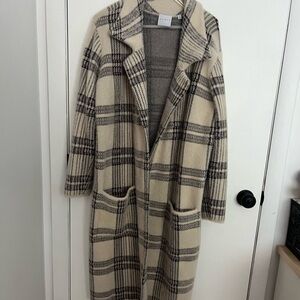 Cyrus Cozy Knit Sweater in Cream and Gray